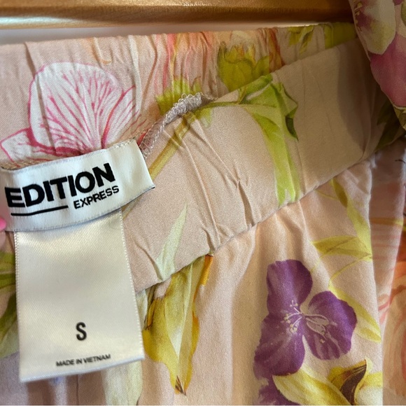 Express Floral Tie Front Puff Sleeve Crop Top and High Waisted Pant Cream Multi - Picture 6 of 6